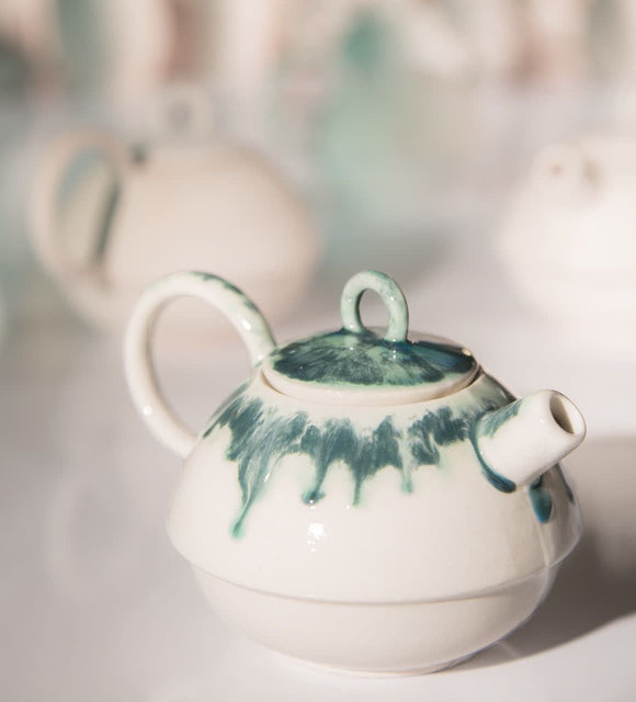 Graceful Curve Ceramic Teapot